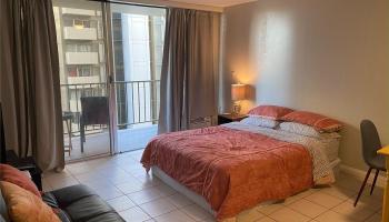 Fairway Villa condo # 709, Honolulu, Hawaii - photo 4 of 9