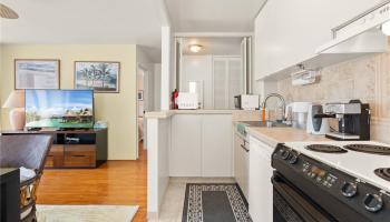 Fairway Villa condo # 802, Honolulu, Hawaii - photo 3 of 23