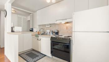 Fairway Villa condo # 802, Honolulu, Hawaii - photo 4 of 23