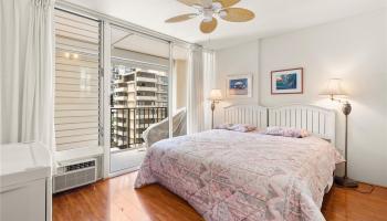 Fairway Villa condo # 802, Honolulu, Hawaii - photo 5 of 23