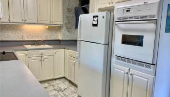 2355 Ala Wai Blvd Honolulu - Rental - photo 4 of 18