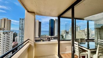 2410 Cleghorn Street Honolulu - Rental - photo 2 of 21