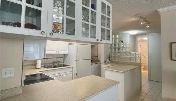 2415 Ala Wai Blvd Honolulu - Rental - photo 4 of 13