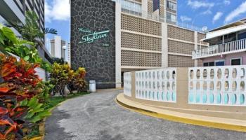 2415 Ala Wai Blvd Honolulu - Rental - photo 5 of 15