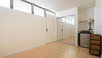 2421 Ala Wai Blvd Honolulu - Rental - photo 2 of 11