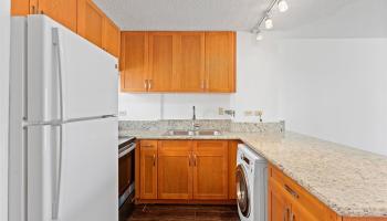 2421 Ala Wai Blvd Honolulu - Rental - photo 3 of 20