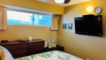 2440 Kuhio Ave Honolulu - Rental - photo 4 of 25