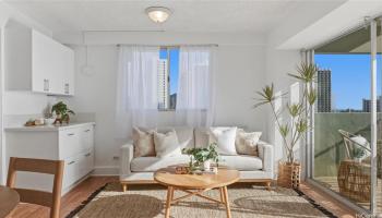 Waikiki Park Hgts condo # 2001, Honolulu, Hawaii - photo 3 of 25