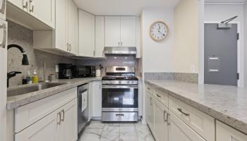 2465 Kuhio At Waikiki condo # 710, Honolulu, Hawaii - photo 4 of 25