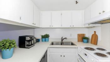 Iolani Court Plaza condo # 1004, Honolulu, Hawaii - photo 5 of 24