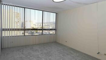 Iolani Court Plaza condo # 1404, Honolulu, Hawaii - photo 4 of 11