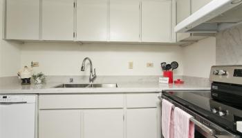 Iolani Court Plaza condo # 2008, Honolulu, Hawaii - photo 4 of 17