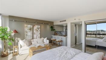 Iolani Court Plaza condo # 3202, Honolulu, Hawaii - photo 4 of 17