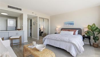 Iolani Court Plaza condo # 3202, Honolulu, Hawaii - photo 5 of 17