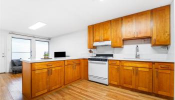 Varsity House condo # 102, Honolulu, Hawaii - photo 4 of 15