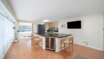 Regency Tower condo # 405, Honolulu, Hawaii - photo 3 of 21