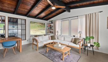 256  Puiwa Road Dowsett, Honolulu home - photo 3 of 24