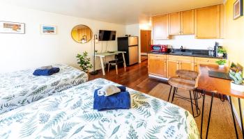 Tradewinds Plaza condo # 1105, Honolulu, Hawaii - photo 2 of 5