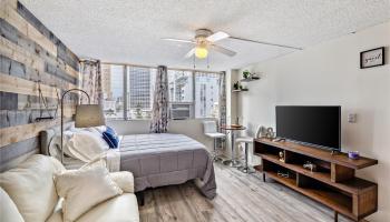 Tradewinds Plaza condo # 802, Honolulu, Hawaii - photo 1 of 23