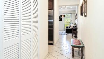 Crescent Park condo # 1202, Honolulu, Hawaii - photo 4 of 25