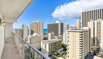 Crescent Park condo # 1702, Honolulu, Hawaii - photo 4 of 21