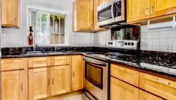 2705  Kaaha Street Moiliili, Honolulu home - photo 3 of 18