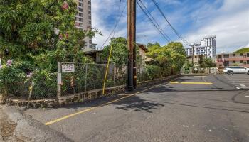 Moiliili Gardens condo # 111, Honolulu, Hawaii - photo 2 of 6