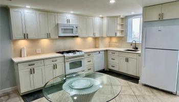 2895 Kalakaua Ave Honolulu - Rental - photo 2 of 17