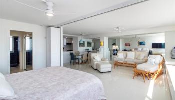 2895 Kalakaua Ave Honolulu - Rental - photo 4 of 20