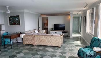 2943 Kalakaua Ave Honolulu - Rental - photo 4 of 23