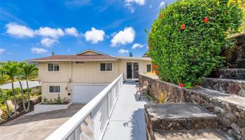 298  Moomuku Pl Kuliouou, Diamond Head home - photo 3 of 25