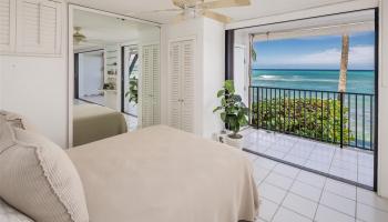 2987 Kalakaua condo # 205, Honolulu, Hawaii - photo 2 of 22