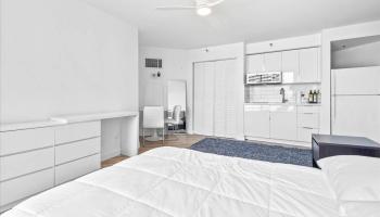 Liliuokalani Gardens condo # I1505, Honolulu, Hawaii - photo 5 of 23