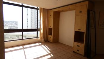 Liliuokalani Gardens condo # II1617, Honolulu, Hawaii - photo 4 of 11