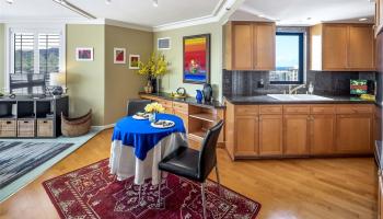 Liliuokalani Gardens condo # II2417, Honolulu, Hawaii - photo 2 of 20