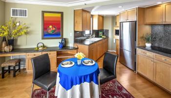 Liliuokalani Gardens condo # II2417, Honolulu, Hawaii - photo 3 of 20