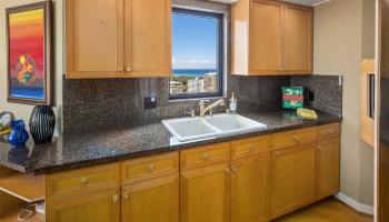 Liliuokalani Gardens condo # II2417, Honolulu, Hawaii - photo 6 of 20