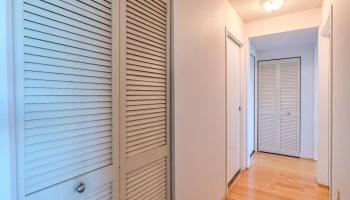 Country Club Village 6 condo # 1505, Honolulu, Hawaii - photo 3 of 11