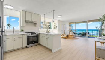 3056 Kalakaua condo # 5W, Honolulu, Hawaii - photo 2 of 25