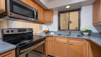 Regency Park condo # 136, Honolulu, Hawaii - photo 4 of 18