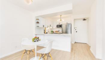 Regency Park condo # 413, Honolulu, Hawaii - photo 4 of 25