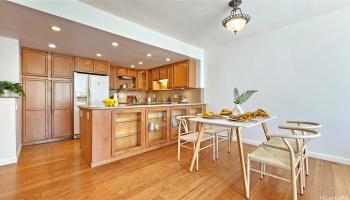 Regency Park condo # 422, Honolulu, Hawaii - photo 2 of 25