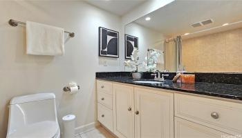 Regency Park condo # 422, Honolulu, Hawaii - photo 5 of 25