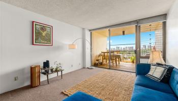 Regency Park condo # 916, Honolulu, Hawaii - photo 2 of 25