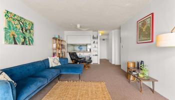 Regency Park condo # 916, Honolulu, Hawaii - photo 3 of 25