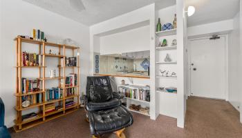 Regency Park condo # 916, Honolulu, Hawaii - photo 4 of 25