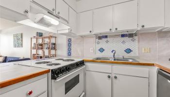 Regency Park condo # 916, Honolulu, Hawaii - photo 5 of 25