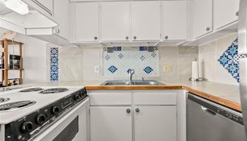 Regency Park condo # 916, Honolulu, Hawaii - photo 6 of 25