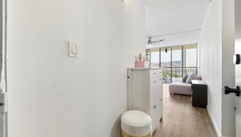 Century West condo # 1616, Honolulu, Hawaii - photo 3 of 23