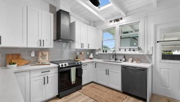 3175  Poelua Place Manoa Area, Honolulu home - photo 4 of 24